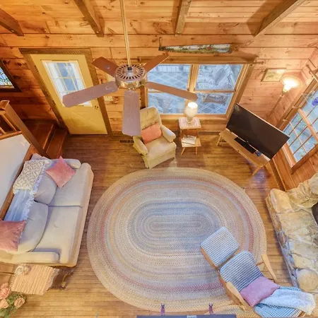 Lakefront Blairsville Cabin With Deck And Dock!